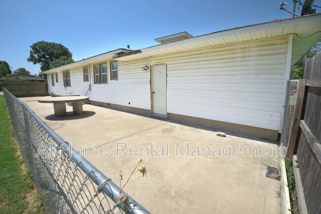 Building Photo - 477 S Norwood Ave