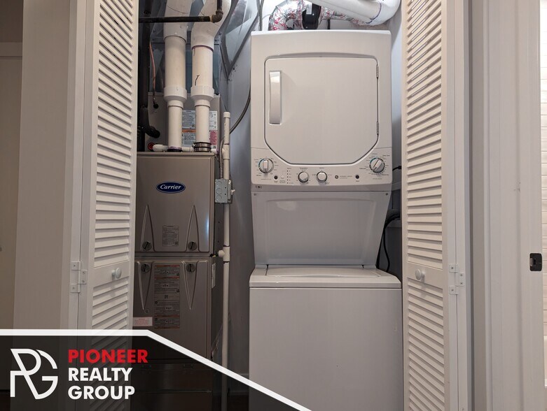 Building Photo - 648 W Wrightwood Ave