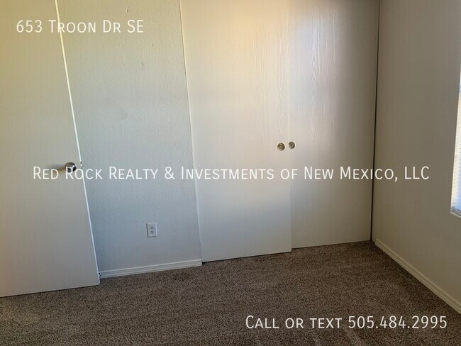 Building Photo - 653 Troon Dr SE