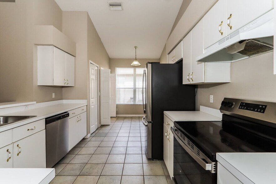 Building Photo - 1627 Wakefield Dr