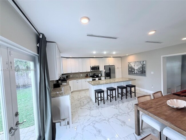 Building Photo - 11020 SW 42nd Terrace