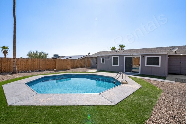 Building Photo - AFFORDABLE POOL HOME!