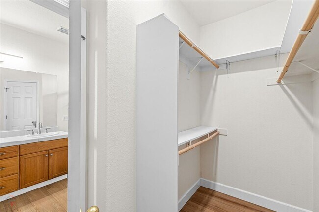 Building Photo - Beautiful 3(4) Bedroom/2 Bath Home Located in Lodi Ca