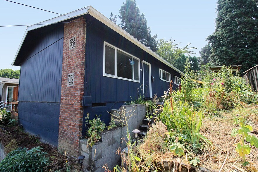 Building Photo - 706-706 N Watts St