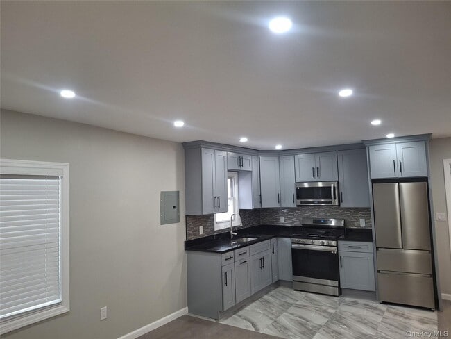 Building Photo - 194-14 115th Rd