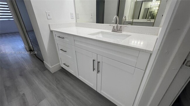 Building Photo - 9811 Westview Dr