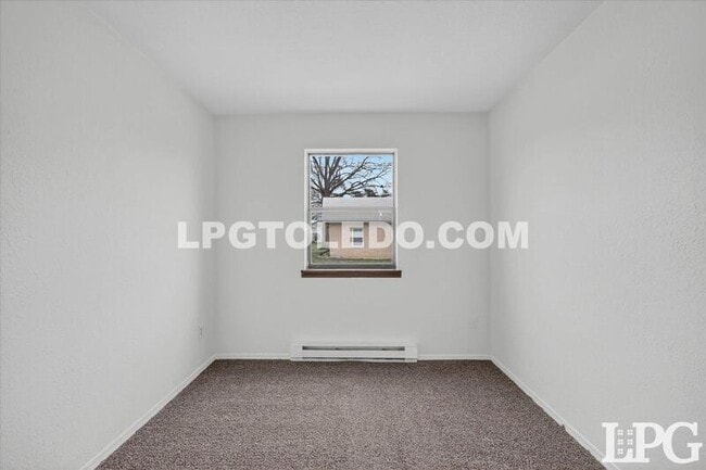 Building Photo - 1230 Bedford Woods Dr