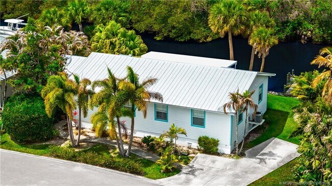Building Photo - 625 SW Salerno Rd
