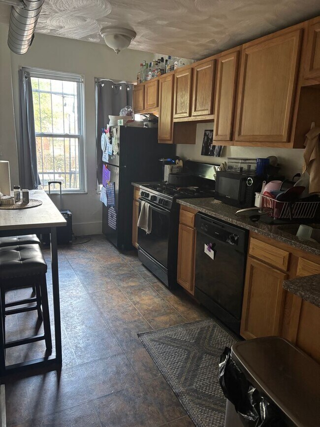 Building Photo - 351 Atwood St