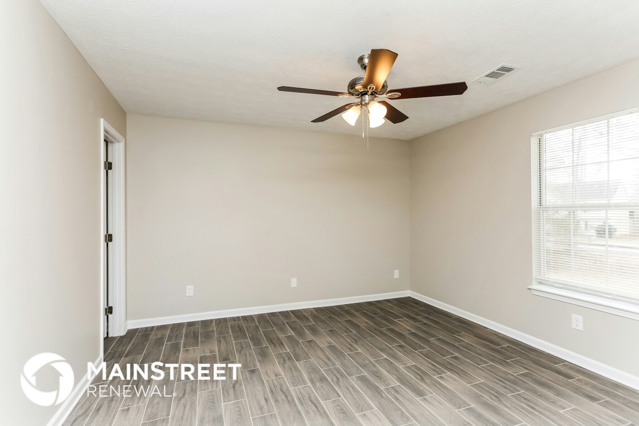 Building Photo - 305 Barr Cir