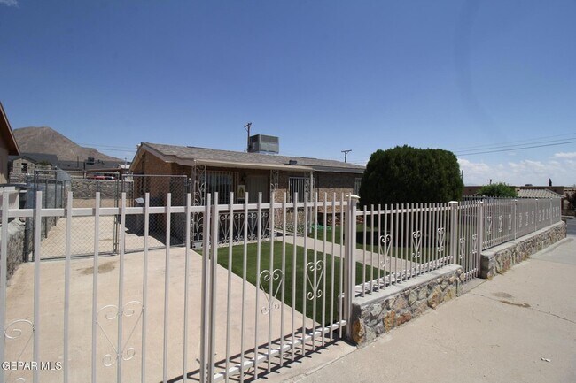 Building Photo - 2529 Jackson Ave