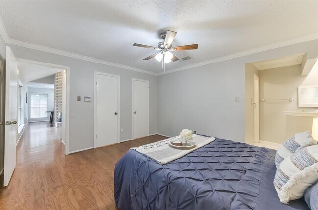 Building Photo - 5701 Village Arbour Dr