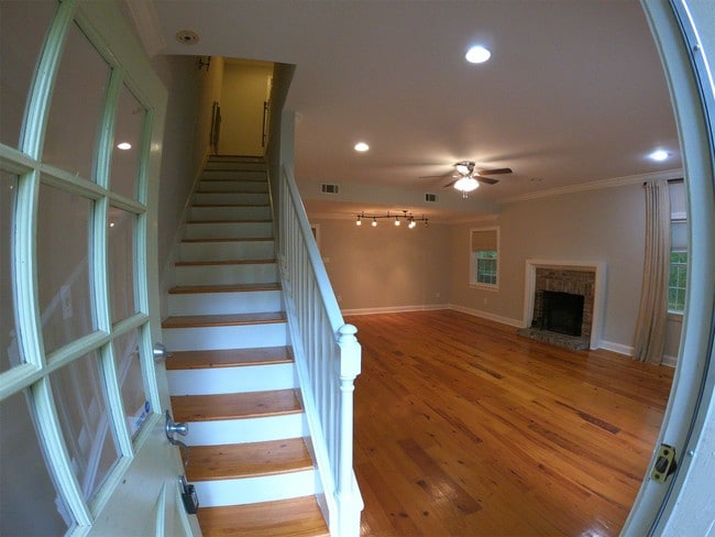Building Photo - 1235 Linden Pl