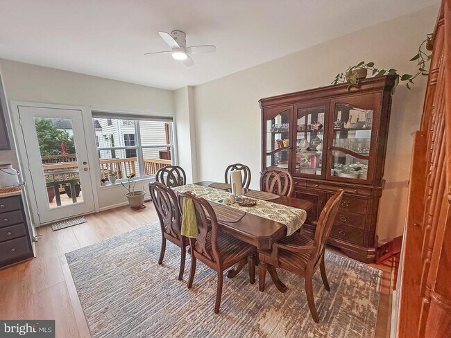 Building Photo - 2535 James Monroe Cir