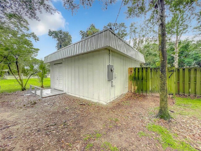 Building Photo - 629 NE 26th Ave