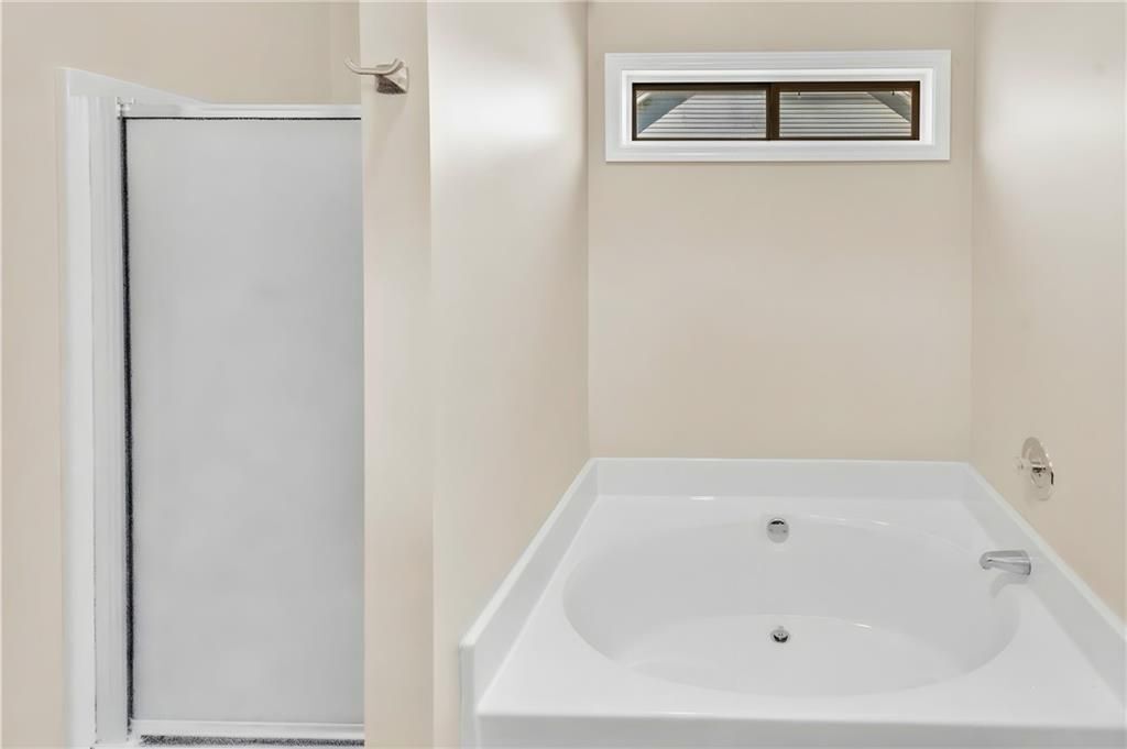 Building Photo - 125 York Ln