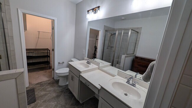 Building Photo - 531 Farmstead Ln