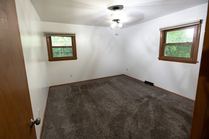 Building Photo - 8684 N 62nd St