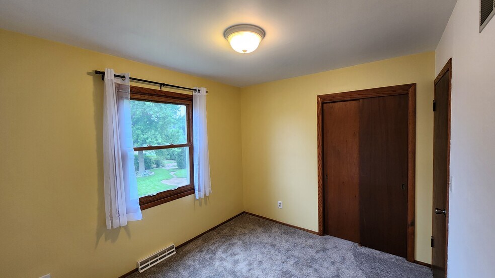 Building Photo - 103 W Stoney Ridge Way
