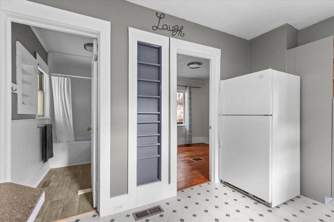 Building Photo - 1144 Canyon Ave