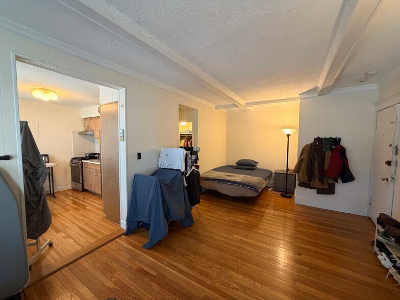 Building Photo - 124 Sutherland Rd