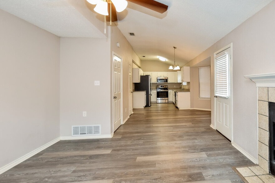Building Photo - 208 Chamblin Dr