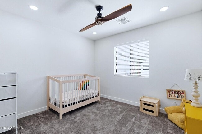 Building Photo - 1506 E Edgewater Dr