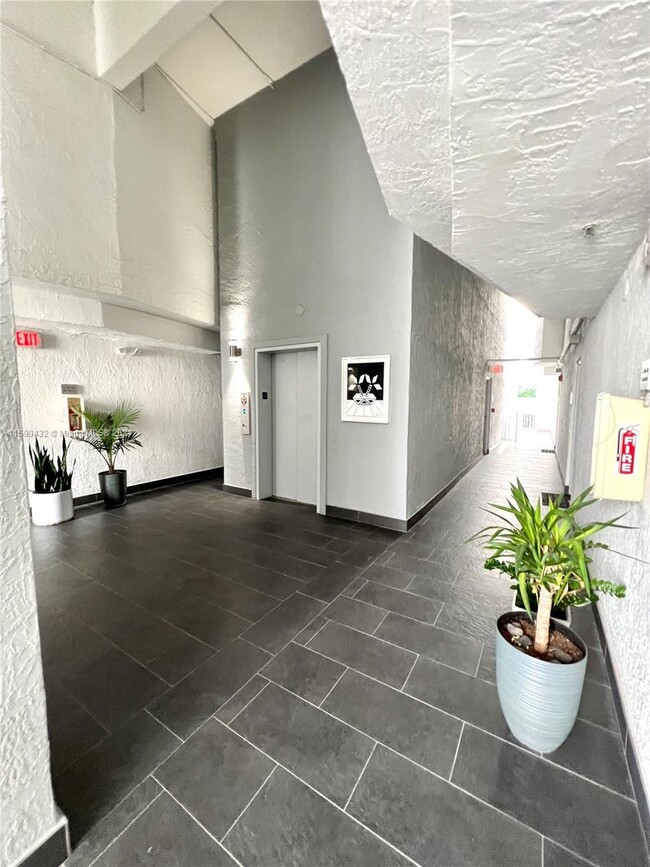 Building Photo - 1650 Brickell Ave