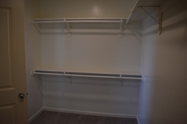 Building Photo - 698 Jessie Dr