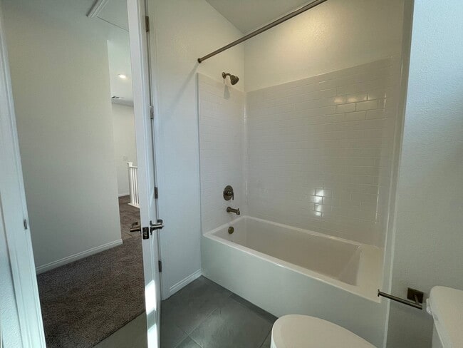 Building Photo - 3 BED 2.5 BATH 2 CAR GARAGE TOWNHOME FOR RENT IN CADENCE MASTER PLANNED COMMUNITY