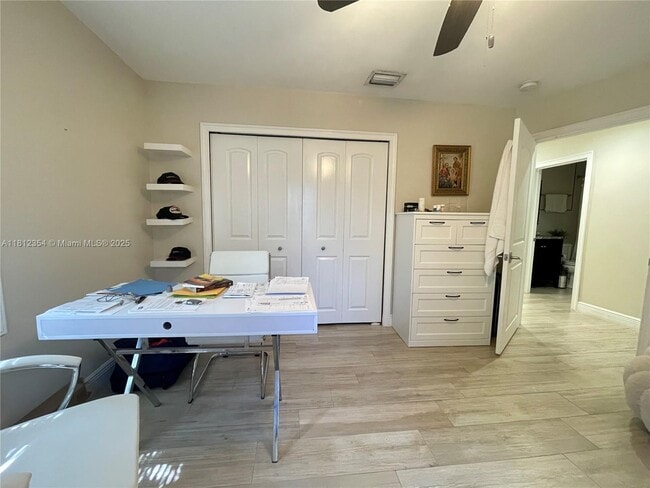 Building Photo - 557 De Leon Dr