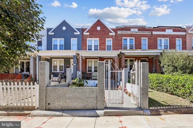 Building Photo - 758 19th St NE