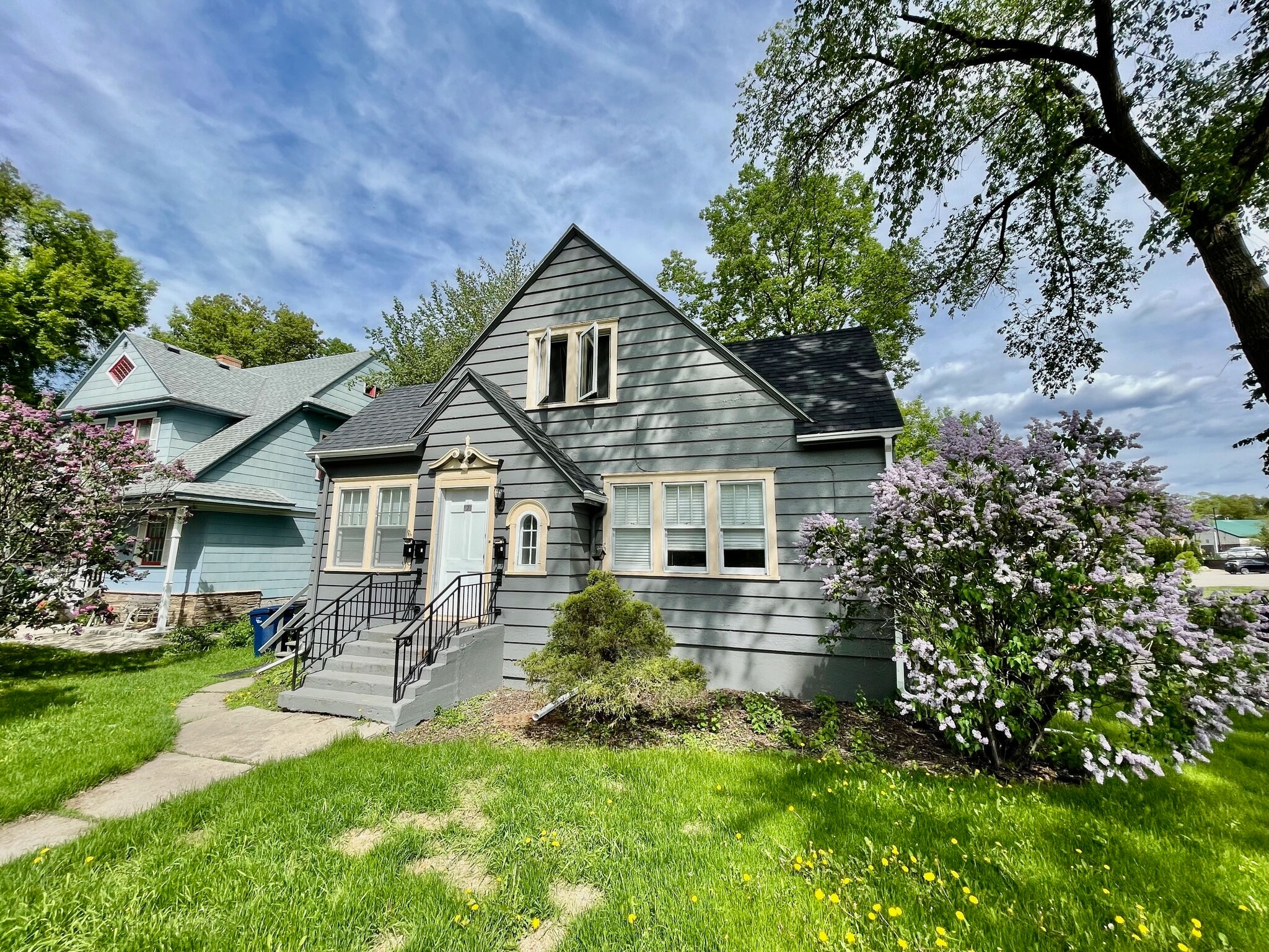 Building Photo - 523 S Mill St