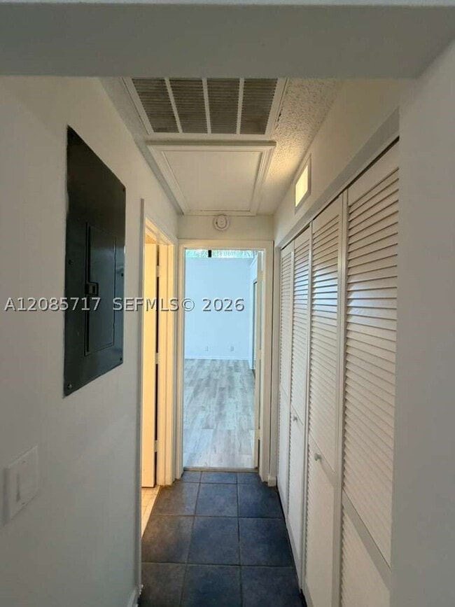 Building Photo - 1350 Periwinkle Pl