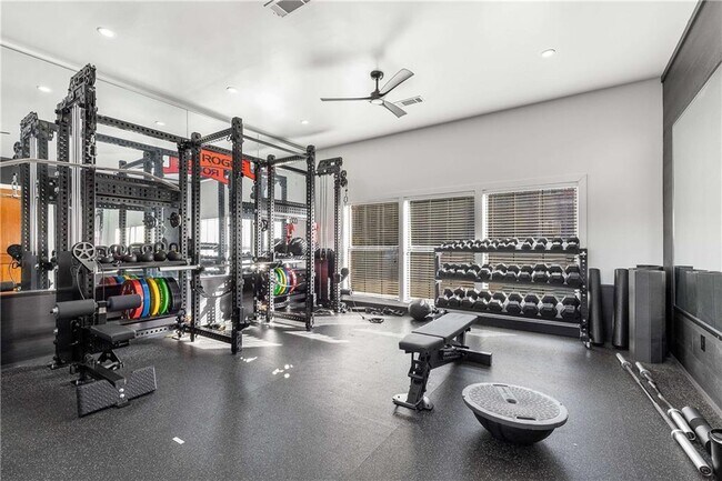 Building Photo - 791 Wylie St SE