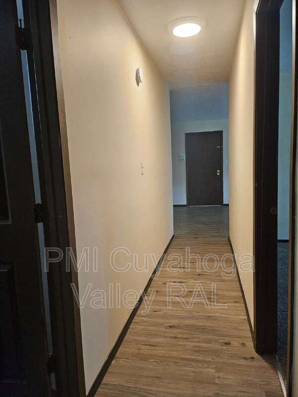Building Photo - 1516 W Market St