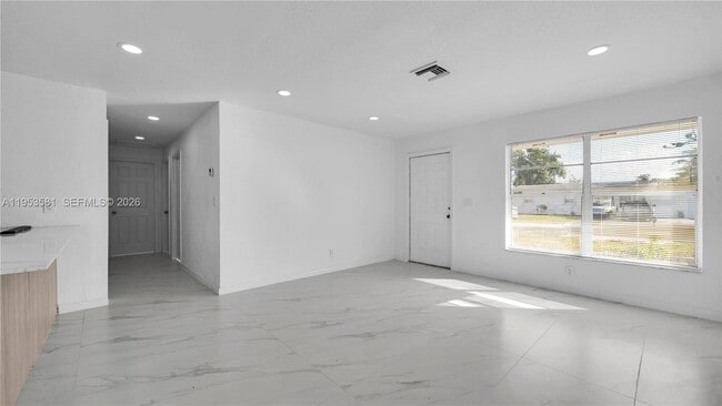 Building Photo - 4285 SW 48th Ct