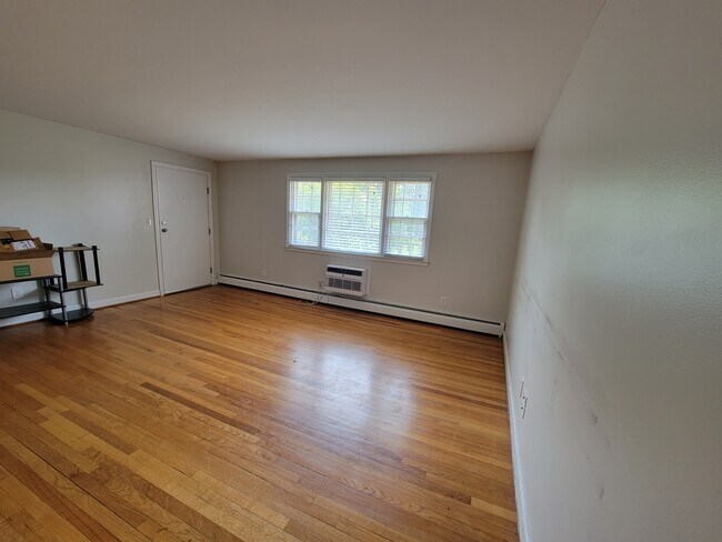 Building Photo - 41 Charter Oak St