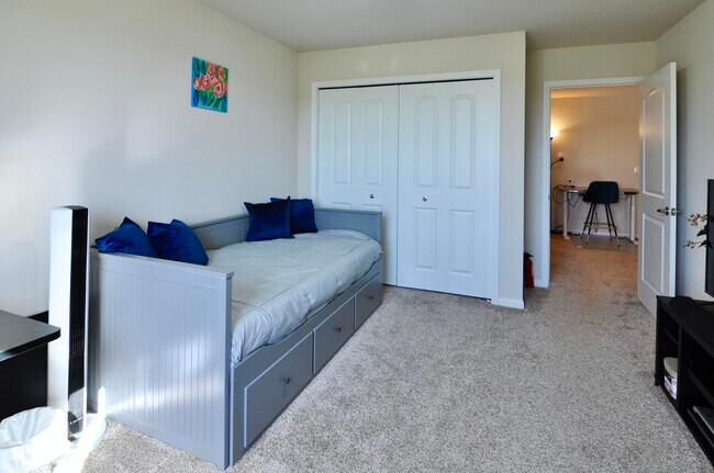 Building Photo - 4481 Bridgeview Ln