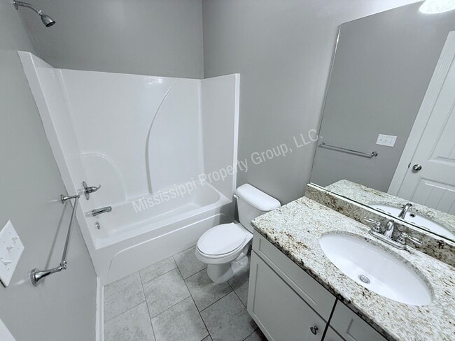 Building Photo - 4BR/4.5BA Stand Alone Unit For Rent