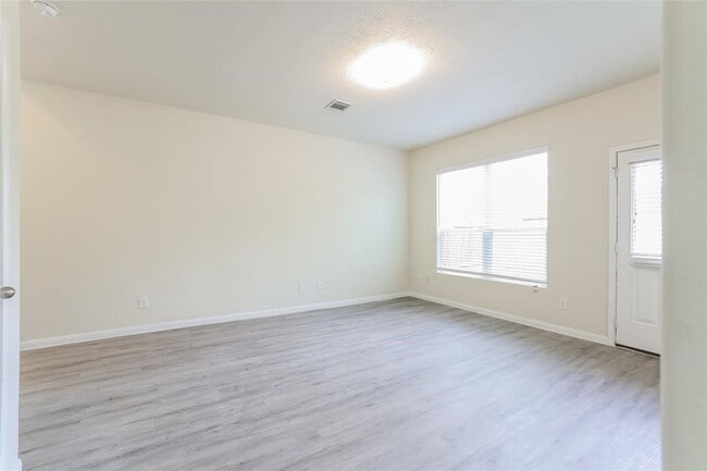 Building Photo - 5814 Northern Oak St