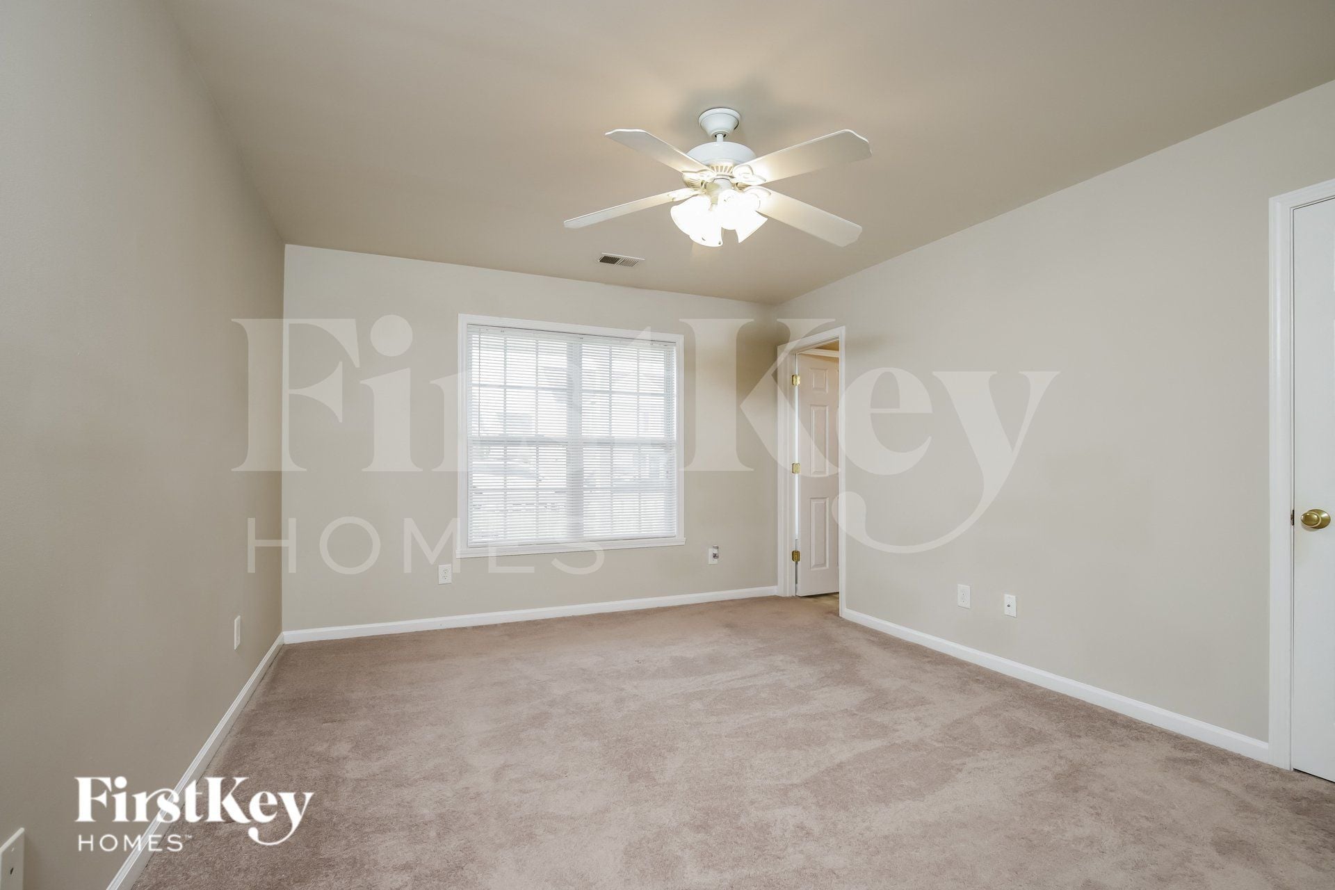 Building Photo - 4004 Village Park Ct