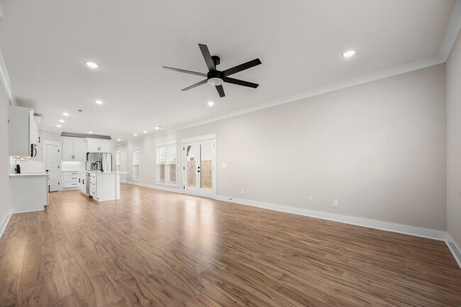 Building Photo - 454 E State St