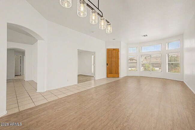 Building Photo - 1320 E Cottonwood Ln