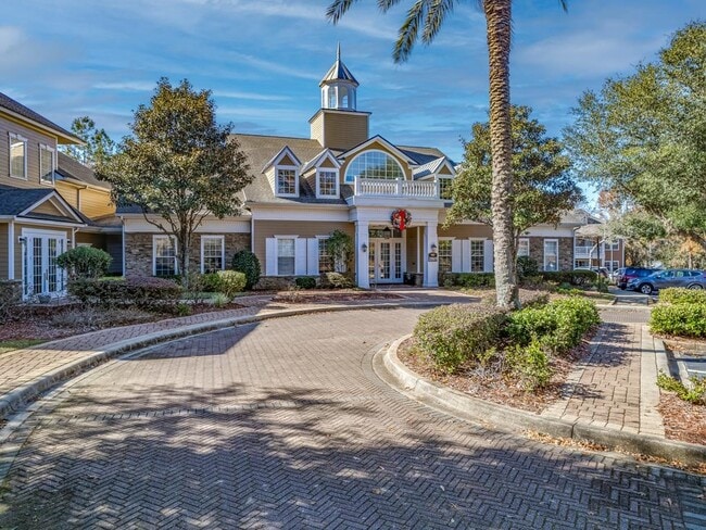 Building Photo - 2801 Chancellorsville Dr