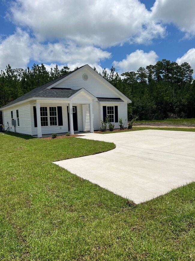 Building Photo - Brand New 3 Bedroom, 2 Bath Home – Country...