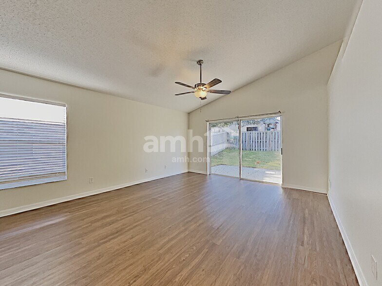 Building Photo - 1066 Bluegrass Dr