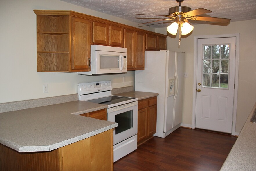 Building Photo - 15 Freeman Dr