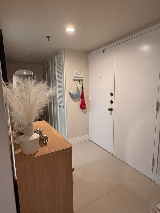 Building Photo - 17890 W Dixie Hwy