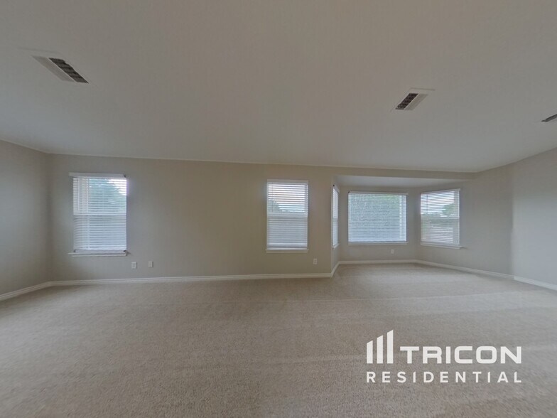 Building Photo - 17703 E Cloudberry Dr